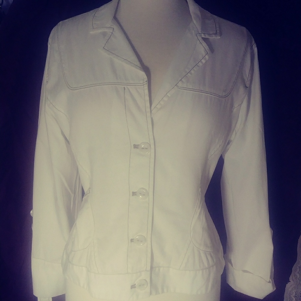 A short Chicos Blazer/jacket